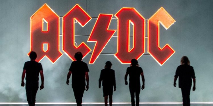 AC/DC 50 χρόνια: Οι περιορισμένες εκδόσεις βινυλίων σε χρυσό χρώμα
