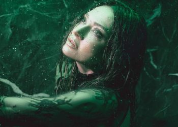 Αποστολία Ζώη – «Δεν Είσαι Εδώ»