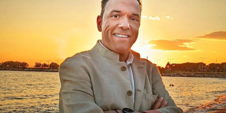 Ποσειδώνας Γιαννόπουλος: «Δέχθηκα ειρωνείες και προσβολές λόγω της παραδοχής της σεξουαλικής μου ταυτότητας»