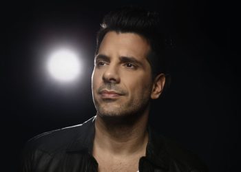 Θοδωρής Φέρρης – «Είμαι Εδώ Για Σένα» – Το Νέο του single έγινε επιτυχία!