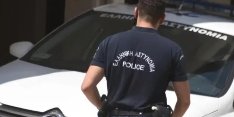 Λάρισα: 50χρονος έκανε στριπτίζ σε κοινή θέα