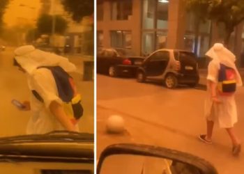 Καλαμάτα: Νεαρός ένιωσε…Σαουδάραβας – Βγήκε με κελεμπία λόγω αφρικανικής σκόνης