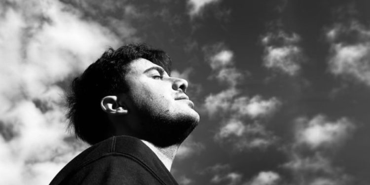 Δημήτρης Κόψης: Το νέο του single έχει τίτλο «Άλλος εαυτός»