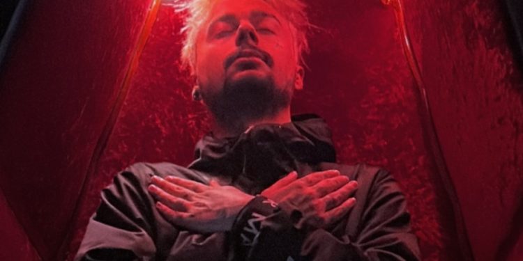 Sin Boy: Φωτογραφήθηκε σε φέρετρο – «Τι άλλο να κάνω για να με κάνετε viral;»