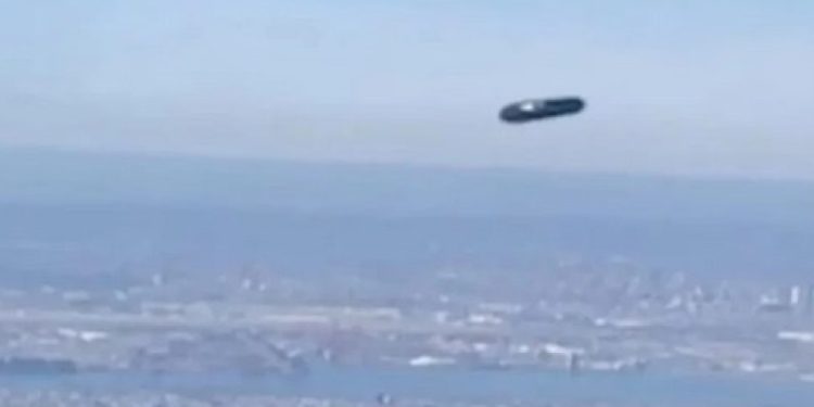 Καταγράφηκε περίεργο αντικείμενο να πετάει πάνω από την Νέα Υόρκη