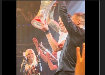 Άννα Βίσση: «Τρόλαρε» τους παίκτες του Ολυμπιακού – Τους έβαλε τον ύμνο του Παναθηναϊκού