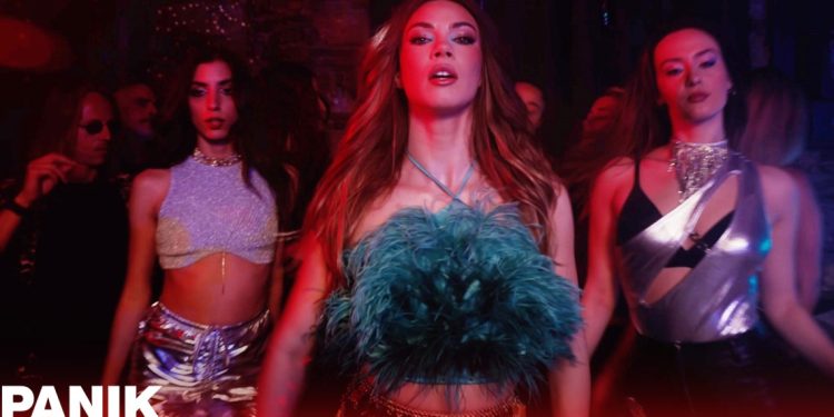 H Emily συστήνεται δισκογραφικά με το «Ανάκατα»