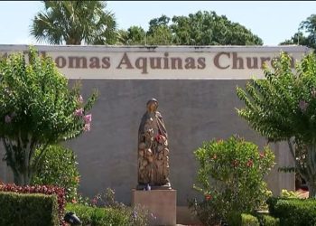 Φλόριντα: Ιερέας δάγκωσε γυναίκα που ήθελε να κοινωνήσει