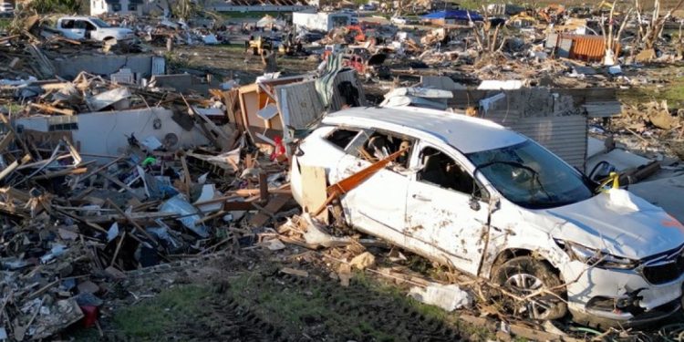 ΗΠΑ: Φονικός ανεμοστρόβιλος – Δεκάδες οι τραυματίες