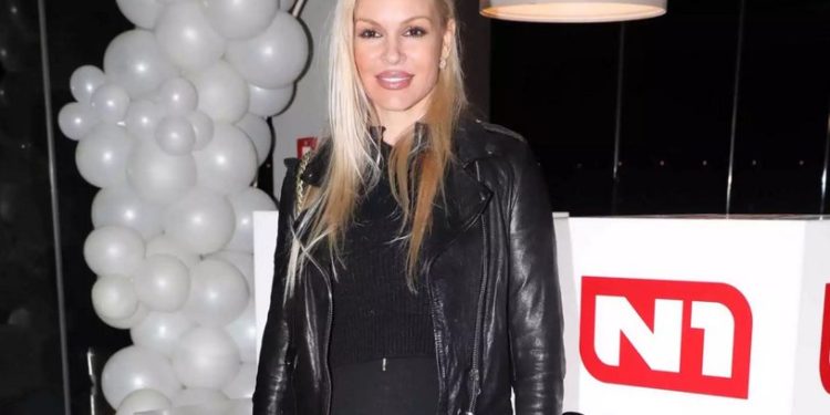 Βίκυ Κάβουρα: Γέννησε ένα υγιέστατο κοριτσάκι