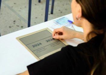 Πανελλήνιες 2024: Δείτε τα θέματα σε Νεοελληνική Γλώσσα και Λογοτεχνία