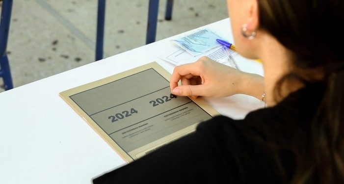 Πανελλήνιες 2024: Δείτε τα θέματα σε Νεοελληνική Γλώσσα και Λογοτεχνία