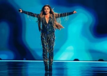 Η Έλενα Παπαρίζου «μάγεψε» την σκηνή της Eurovision στο Μάλμε