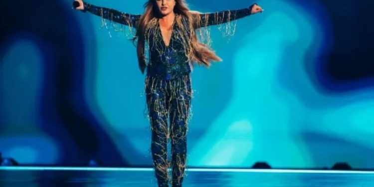 Η Έλενα Παπαρίζου «μάγεψε» την σκηνή της Eurovision στο Μάλμε