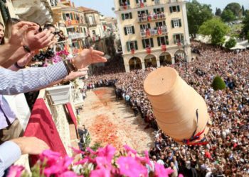 Μεγάλο Σάββατο: Τα έθιμα και οι παραδόσεις ανά την Ελλάδα