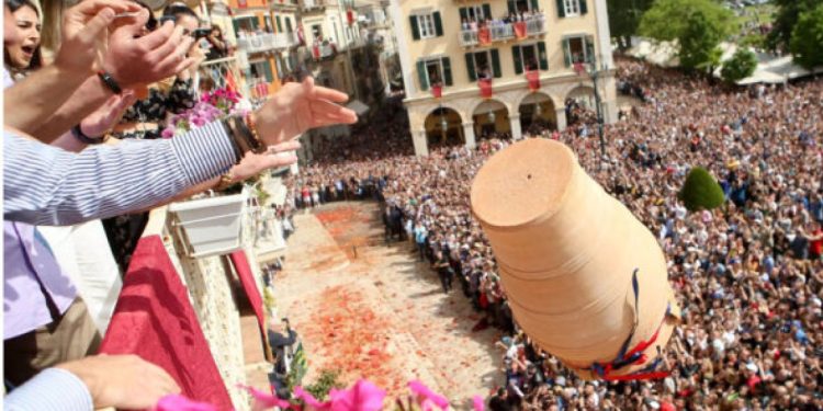Μεγάλο Σάββατο: Τα έθιμα και οι παραδόσεις ανά την Ελλάδα
