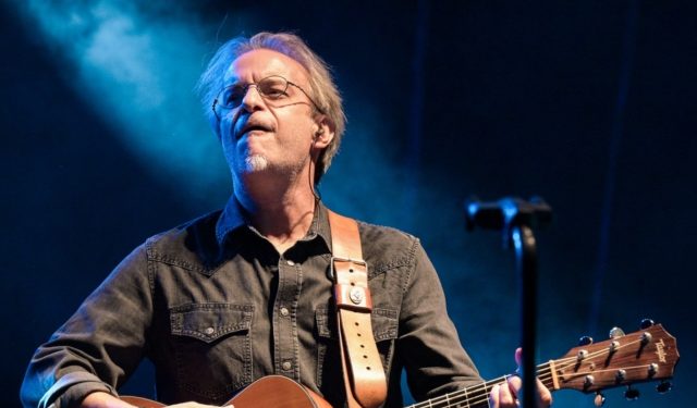 Συναυλία με τον Μίλτο Πασχαλίδη στο Θέατρο Βράχων στις 6 Ιουνίου