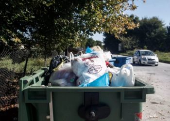 Χανιά: Έριξαν καυστικό υγρό στα σκουπίδια – Τραυματίστηκε εργαζόμενος της καθαριότητας