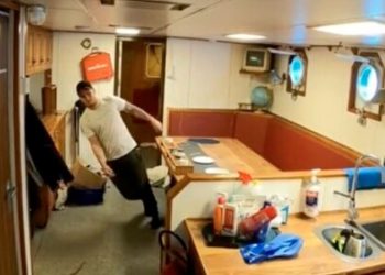 Βόρεια Θάλασσα: Σοκάρουν τα βίντεο με τα πλοία που χτυπούν στα κύματα