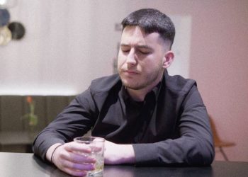 Μάριος Τσιλιγιάννης: Ο 17χρονος ξεσήκωσε τους Έλληνες της Γερμανίας με τη γνήσια λαϊκή φωνή του!