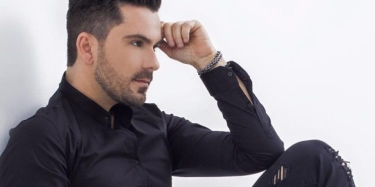 Θανάσης Βασιλάκος: Επιστρέφει δισκογραφικά  με το “Μαζί σου κόλλημα”