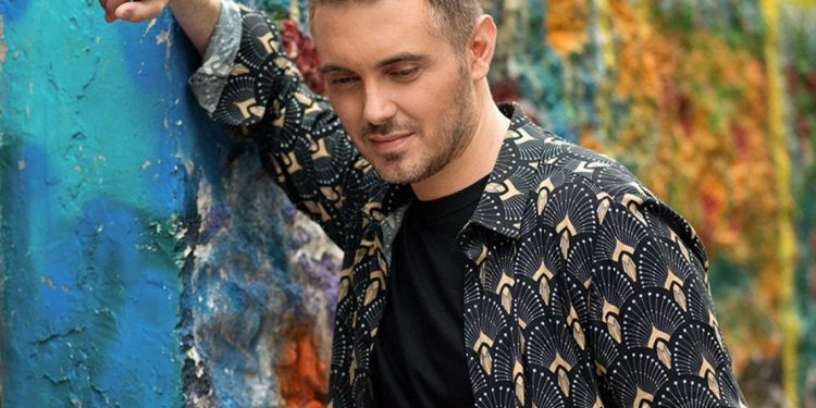 Μιχάλης Χατζηγιάννης: Ξεκινά την περιοδεία του από το Θέατρο Βράχων