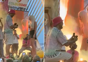 Ο FY έκανε πρόταση γάμου στη σύντροφό του από τη σκηνή του ΟΑΚΑ