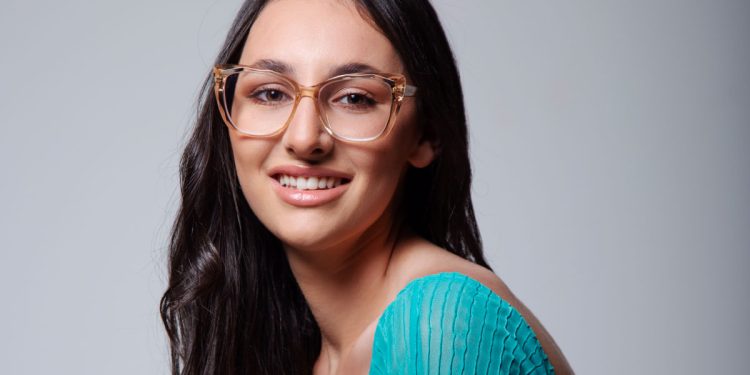 Klavdia: «Βασανίζομαι», το νέο της single