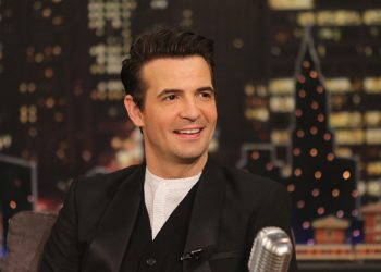 ΝΙΝΟ Ξυπολιτάς: Το νέο του single, «Φίλα Με»