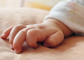 Γυναίκα έκτος «εαυτού», έβρισε μητέρα επειδή το μωρό της έκανε θόρυβο