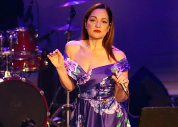  Ελένη Καρακάση: « Έλεγαν ότι έκανα απόπειρα αυτοκτονίας»