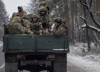 Ουκρανία: Απαγορεύει την κυκλοφορία σε άνδρες πολίτες σε ηλικία στράτευσης