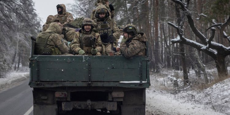 Ουκρανία: Απαγορεύει την κυκλοφορία σε άνδρες πολίτες σε ηλικία στράτευσης