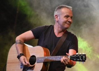 Θηβαίος: Με τραγούδι – έκπληξη γιορτάζει τα 30 χρόνια του στην δισκογραφία