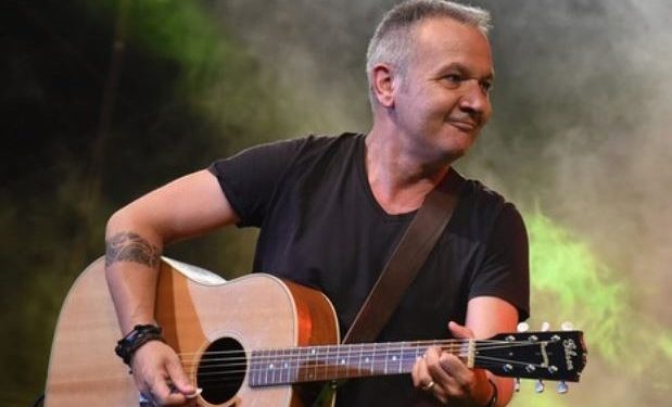 Θηβαίος: Με τραγούδι – έκπληξη γιορτάζει τα 30 χρόνια του στην δισκογραφία