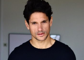 Το νέο άλμπουμ του Πάνου Βλάχου με τίτλο «ΑΥΤΟΛΕΞΕΙ»