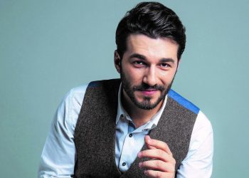 Θοδωρής Βουτσικάκης: «Το Πρώτο Μου Τριαντάφυλλο»