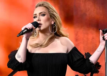 Ένα «μεγάλο» διάλειμμα για την Adele