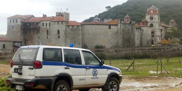 Άγιο Όρος: Η ΕΛΑΣ ετοιμάζει έφοδο στη Μονή Εσφιγμένου – «Ταμπουρώνονται» μοναχοί
