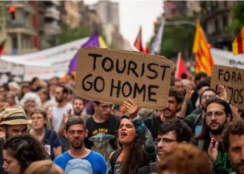 Βαρκελώνη: «Οι τουρίστες να πάνε σπίτι τους»