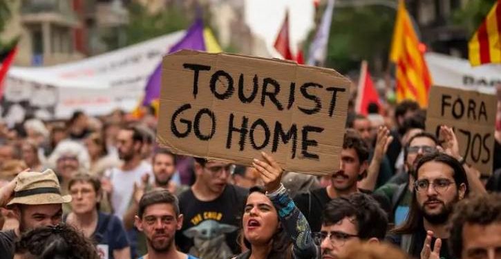 Βαρκελώνη: «Οι τουρίστες να πάνε σπίτι τους»