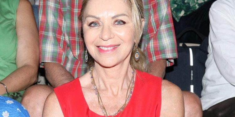 Έλλη Στάη: Η κομψή της εμφάνιση στην Επίδαυρο