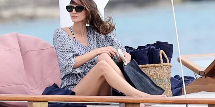 Η Ηλιάνα Παπαγεωργίου χαλαρώνει σε σκάφος στη Μύκονο