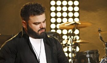 Ηλίας Καμπακάκης: Κυκλοφόρησε το νέο του διπλό άλμπουμ