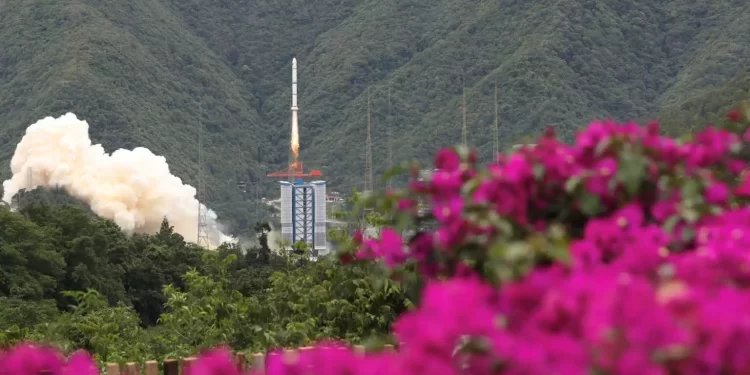 Κίνα: Διαστημικός πύραυλος εκτοξεύθηκε «κατά λάθος»