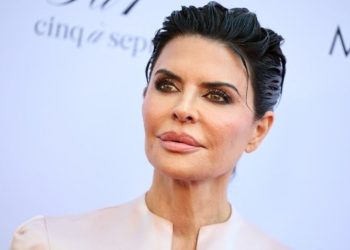 Λίζα Ρίνα: Η γυμνή φωτογραφία που δημοσίευσε στα 61α γενέθλιά της