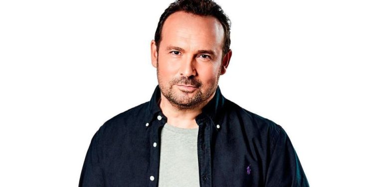 Στο Καρπενήσι ο Κώστας Μακεδόνας, στις 11/08