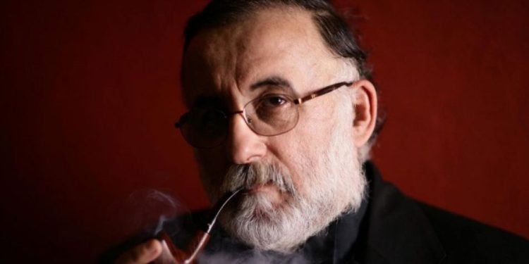 Ένα συγκινητικό αφιέρωμα στο «μεγάλο» Θάνο Μικρούτσικο