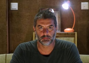 Ο Βασίλης Μπισμπίκης για αποτρίχωση στα Εξάρχεια (εικόνα)