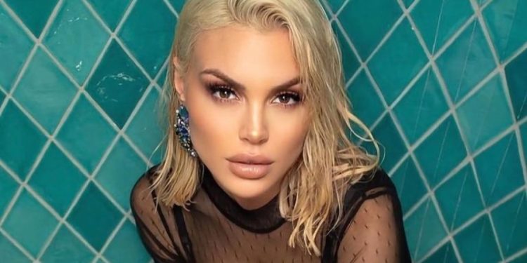 «Ζάλισε» τη Μύκονο η Αλεξάνδρα Παναγιώταρου ποζάροντας με το καυτό μπικίνι της